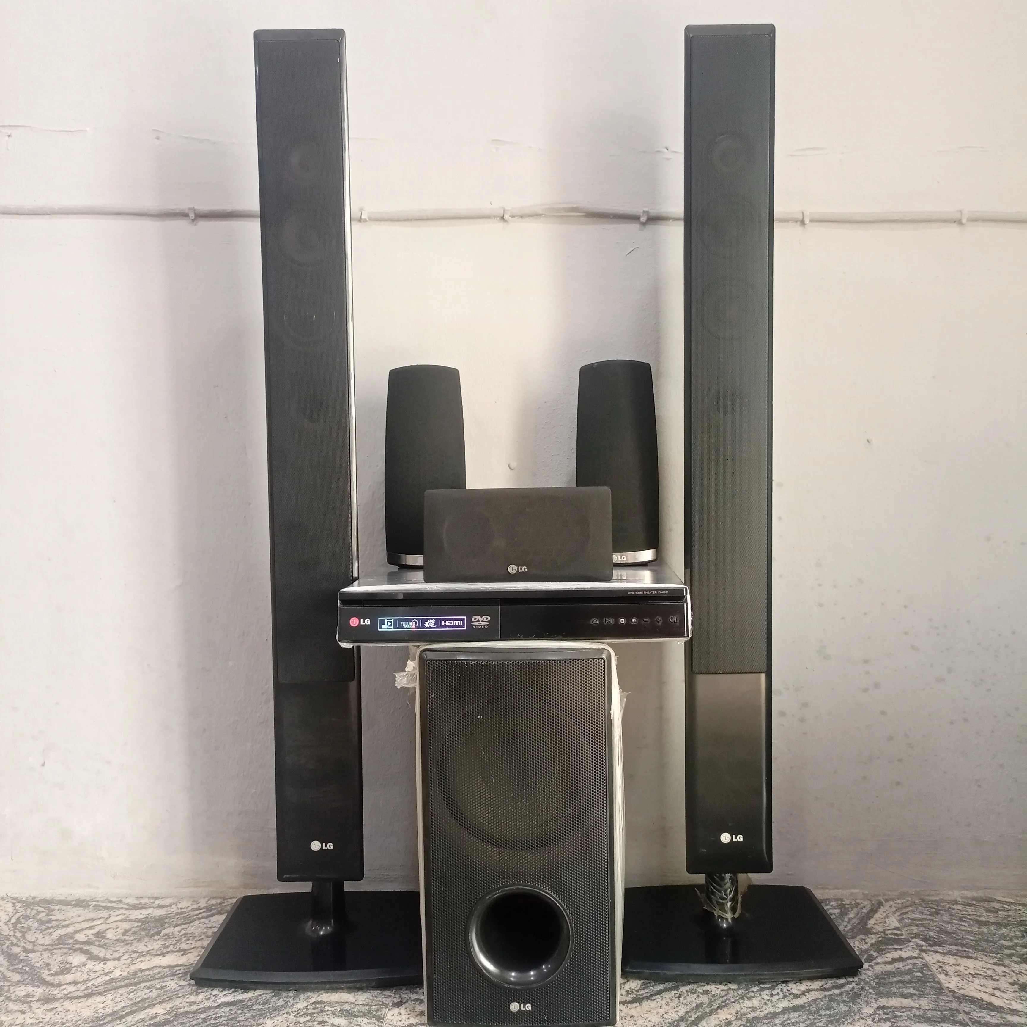 LG 5.1Ch 1000W Tower Bluetooth DVD Home Theater System (USB, FM, Aux, Optical, HDMI Out) - Foreign Used