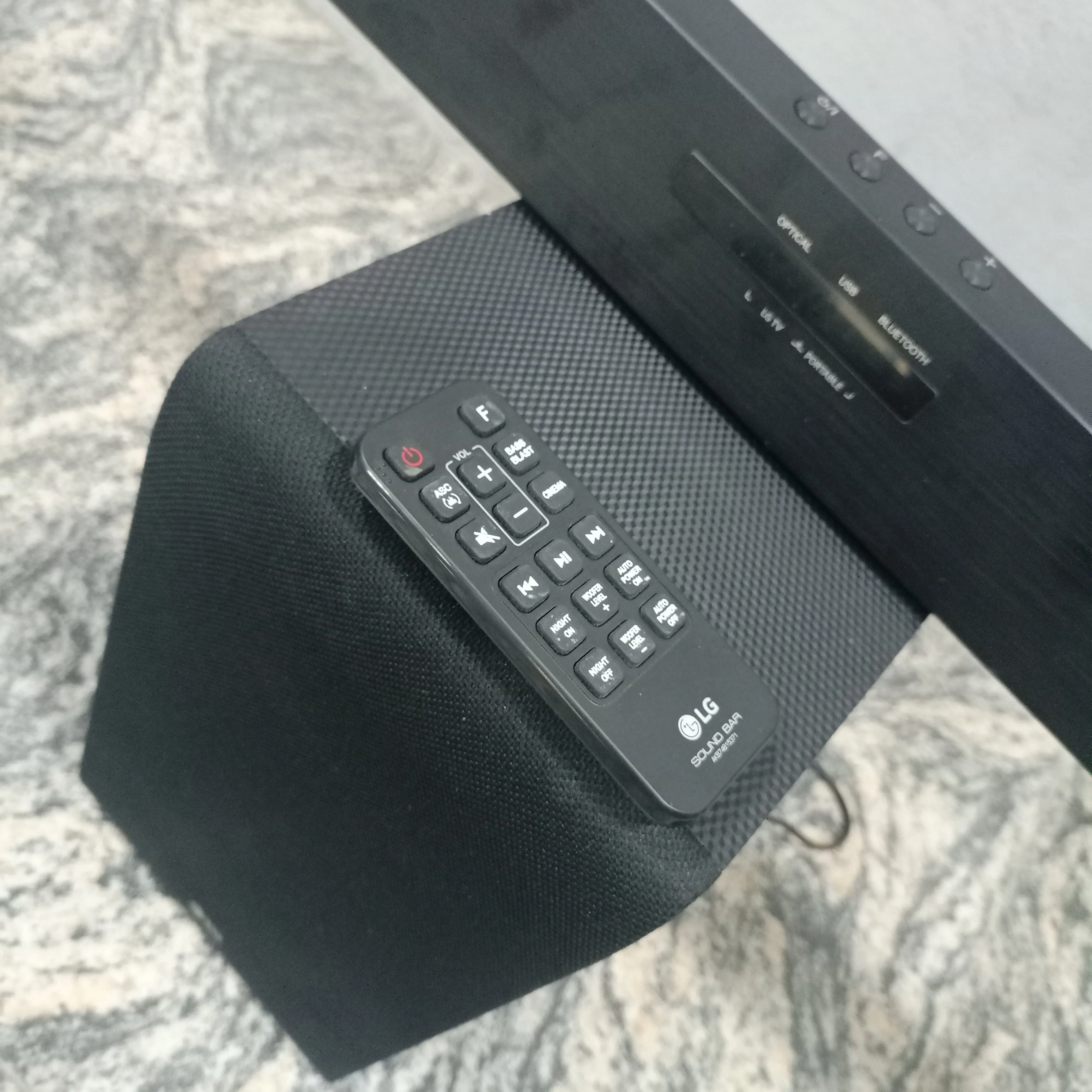 LG SJ3 2.1Ch 300W Bluetooth Sound Bar with Wireless Subwoofer - Foreign Used