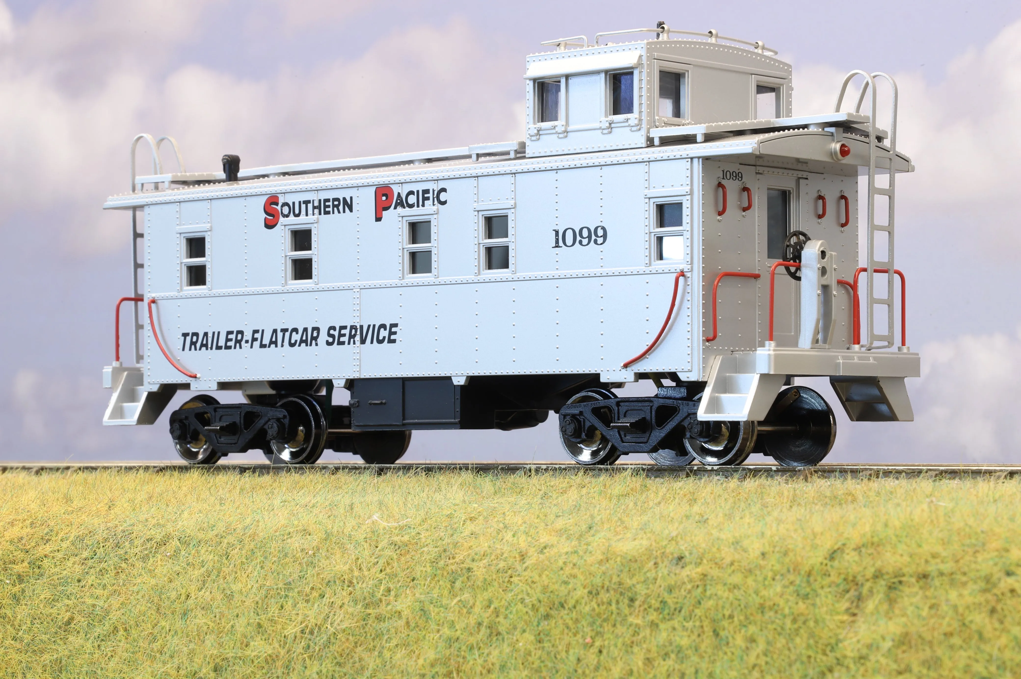 MTH O Gauge Canadian Pacific Offset Steel Caboose with DCC Lights