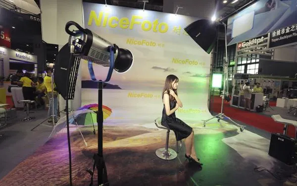 Nicefoto HA-3300B 330W 5500K Daylight COB LED Video Studio Light (Bowens Mount)