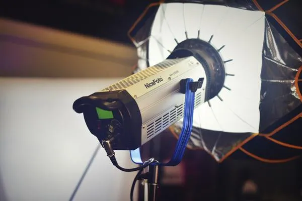 Nicefoto HA-3300B 330W 5500K Daylight COB LED Video Studio Light (Bowens Mount)