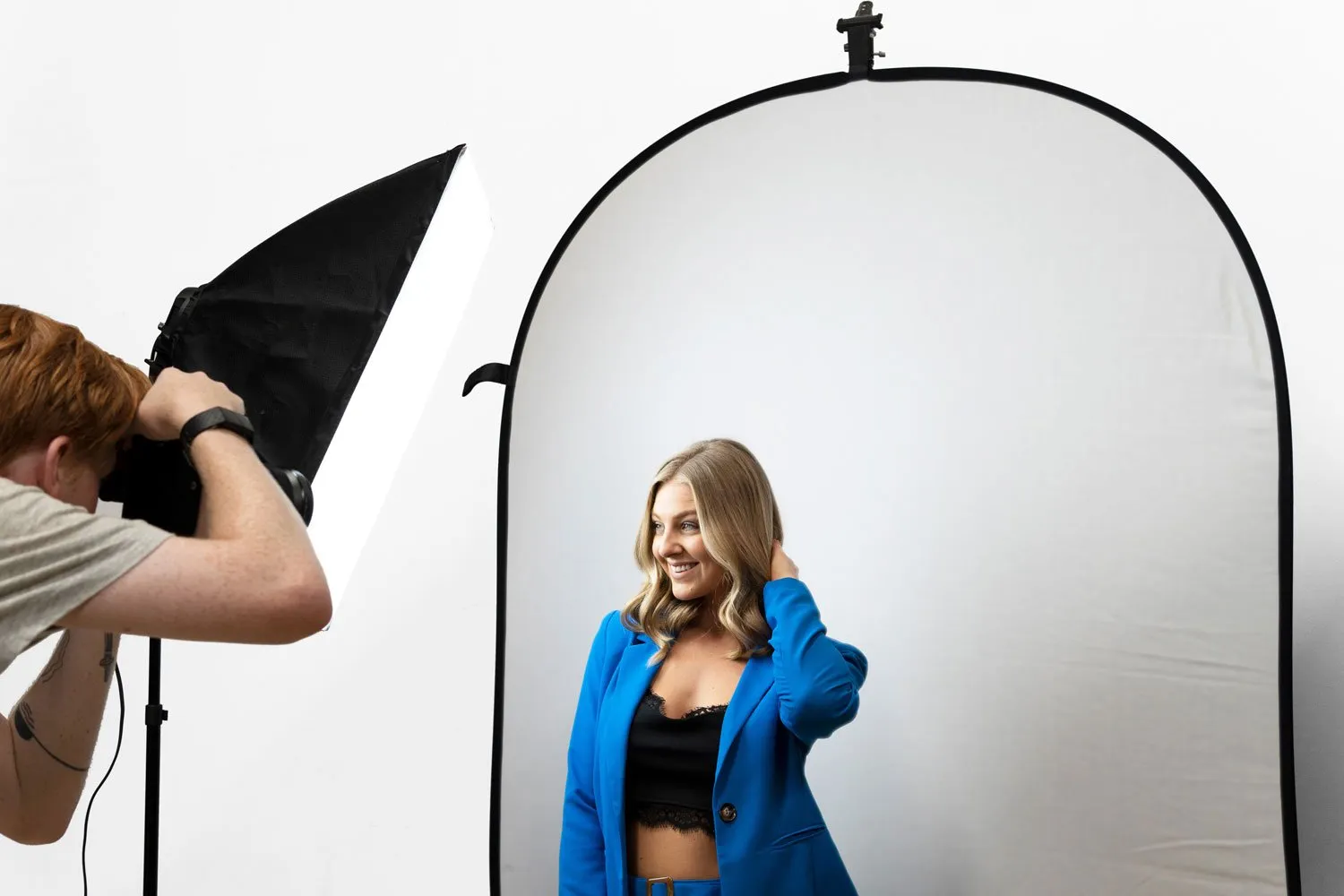 White / Black Double Sided Pop Up Backdrop with Stand and Peg Kit (1.5 x 2.1M) - Bundle